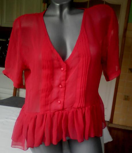 Cervena bluzka, l