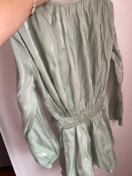 Virálne perleťové šaty, s