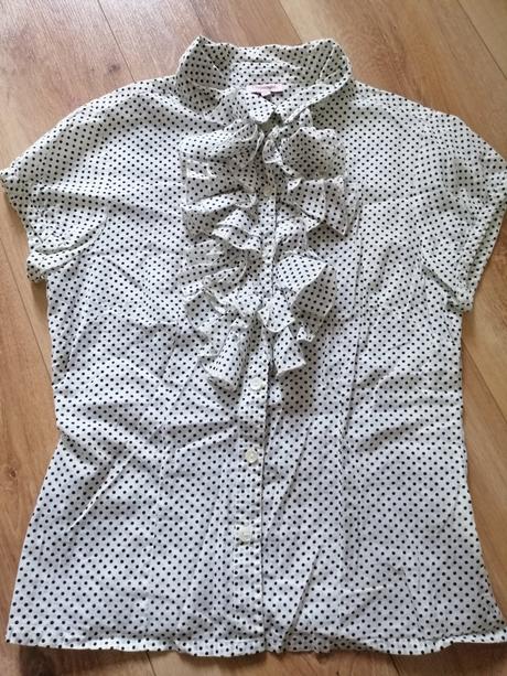 Bodkovana bluzka, 38