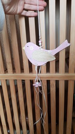 Zavesna drevena dekoracia vtacik, 