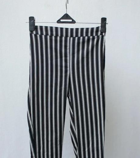 Štýlové čiernobiele pásikavé nohavice s vysokým pá, h&m,34