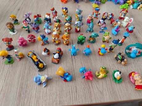 Kinder figurky mix starsie,
