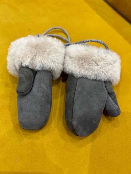 Kožené rukavice, 92