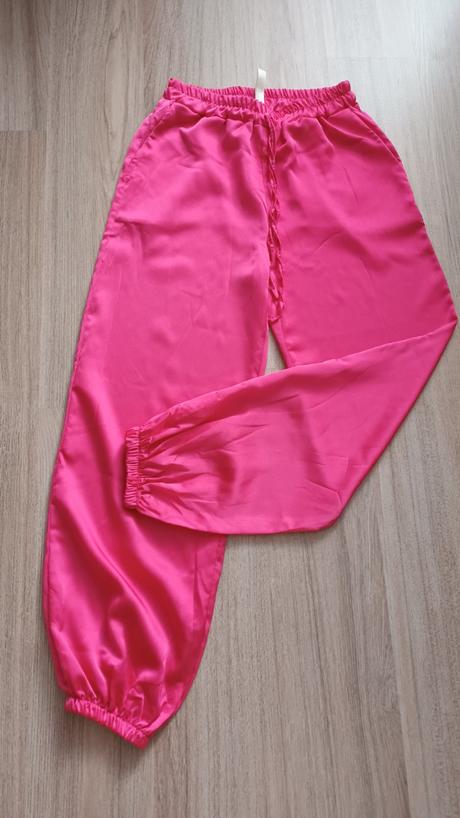 Saténové nohavice,