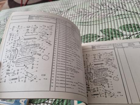 Kniha o škodovkach z r.1983,