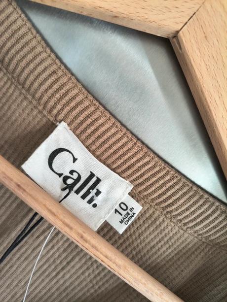 Calli. úzke nádherné elastické šaty na gombíky m, l / m