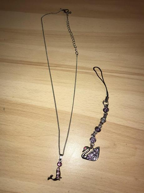 Krásny náhrdelník spolu s príveskom, 