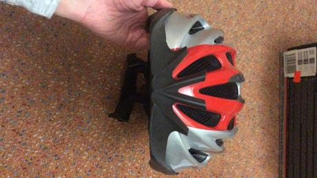 Cyklistická prilba, m