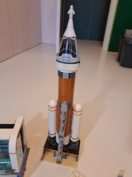 Lego 60228 štart vesmírnej rakety,