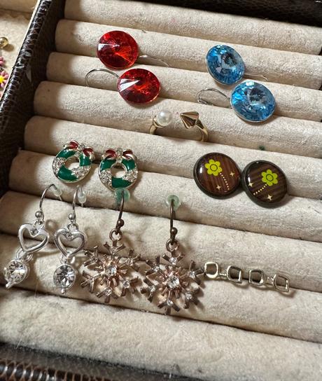 Balík náušníc 7ks + prsteň, 