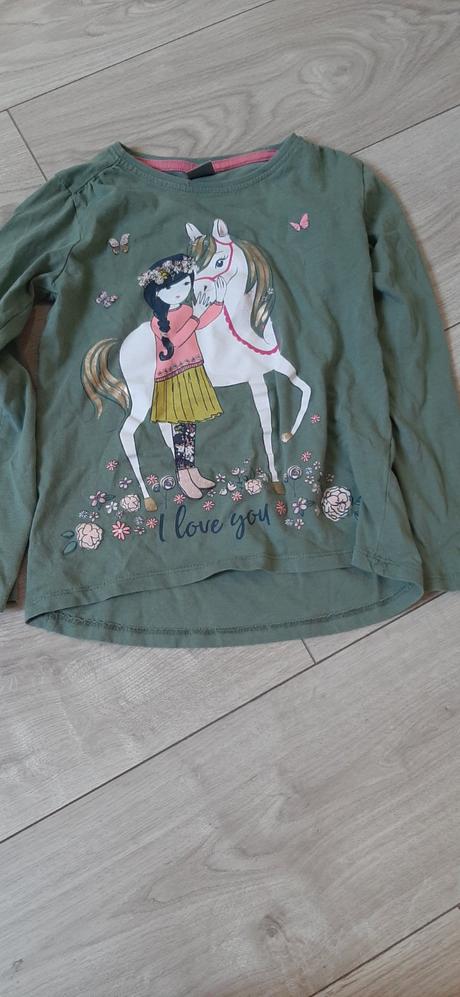 Tricko s vilou a konom, 128