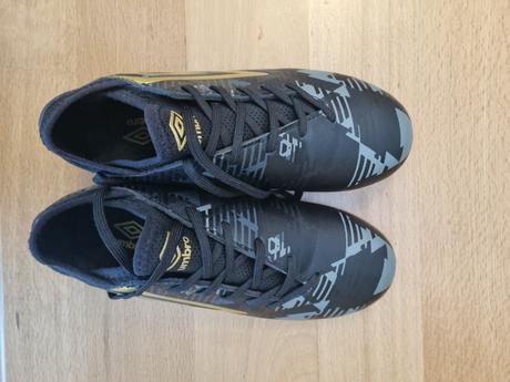 Halove tenisky na futbal, umbro,33