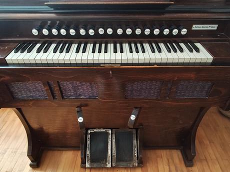Historické nožné harmonium, 