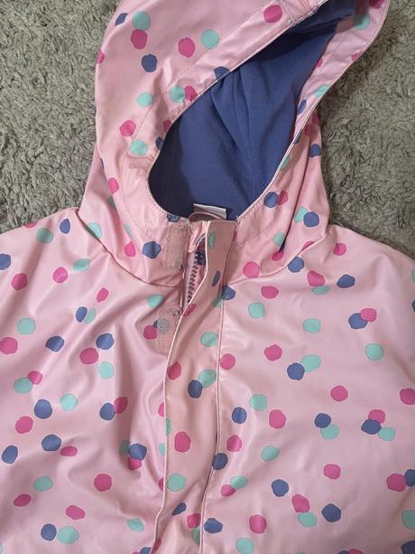 Nepremokavá bunda do dažďa, 104