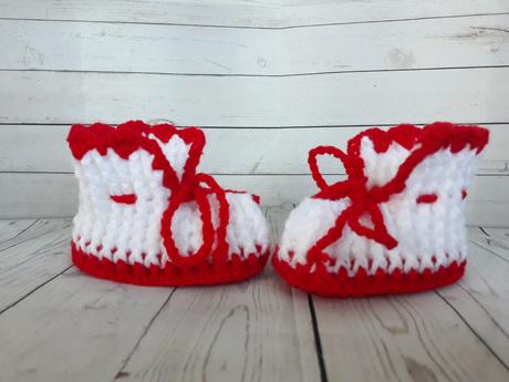 Rôze farby háčkované kojenecké papučky/capačky, 