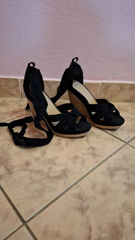 Sandale s viazanim okolo nohy, humanic,39