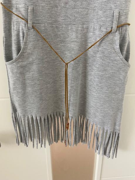 Kovbojské šaty, 140