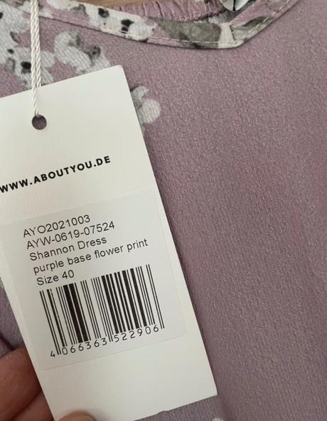 Nove saty about you, 40