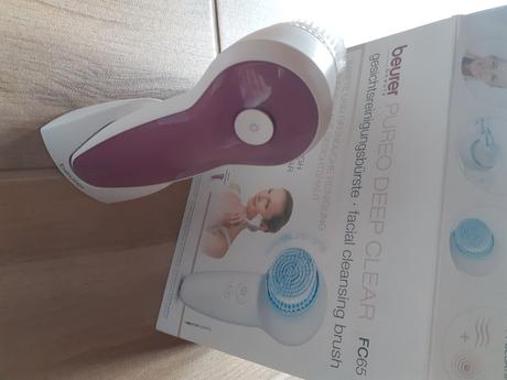 Čistiaca kefa na tvar,