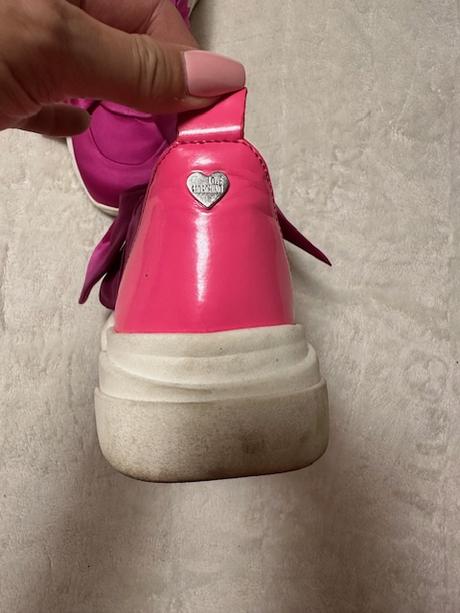 Sneakersy s mašľou zn. love moschino originál, 40