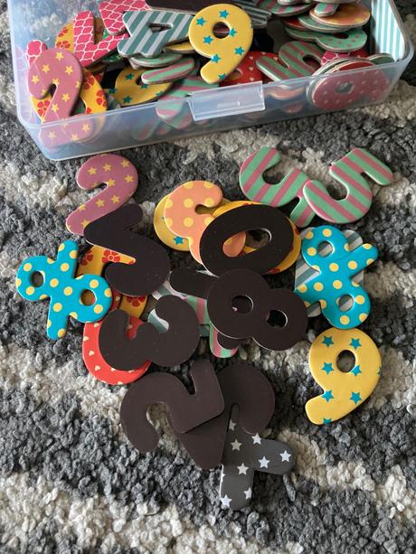 Farebné magnetky čísla 80ks, 