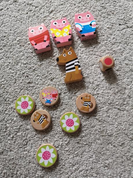 Tri prasiatka hra goula, 