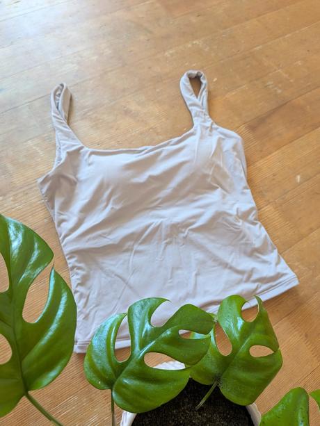 Brami top s všitou podprsenkou, s