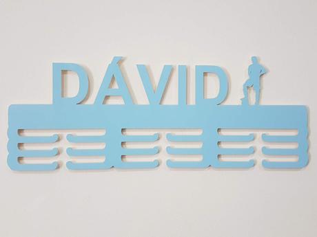 Vešiak na medaile maľovaný,