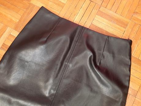 Dámska úzka koženková sukňa, xs