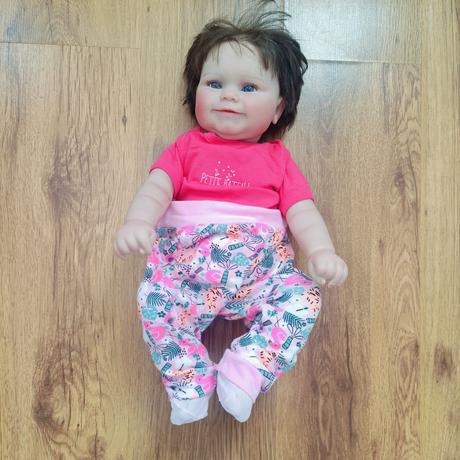 Realistická bábika s doplnkami, 