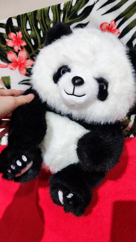 Väčšia plyšová panda,