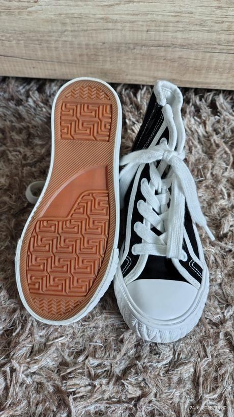 Tenisky, reserved,30