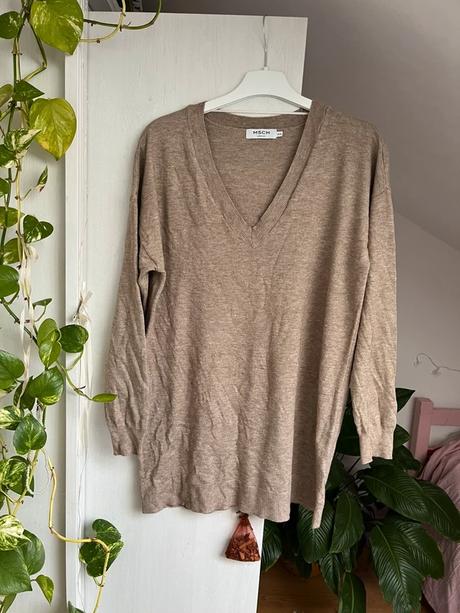 Hnedý sveter msch/ hnedý sveter s výstrihom v, s