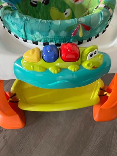 Bright stars bounce aktivne centrum,