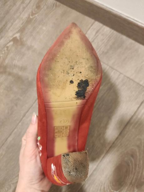 Červené vyšívané lodičky, 37