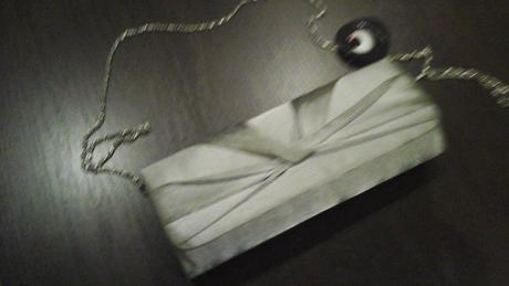 Siva spolocenska kabelka s visackou,