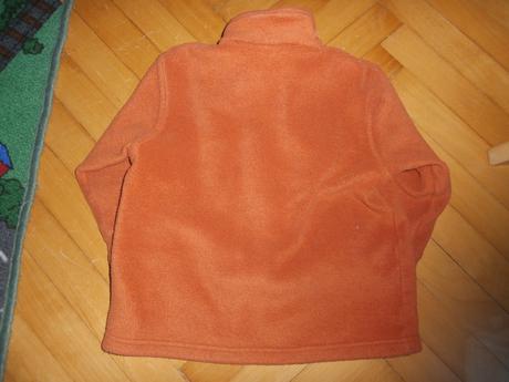 Oranžvá mikina, 104