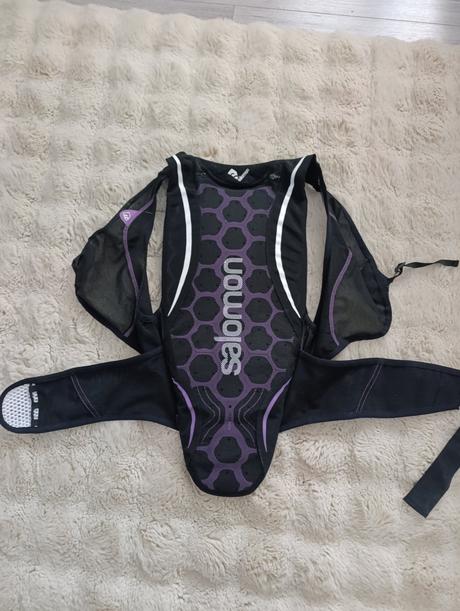 Chránič chrbta salomon, 