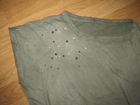 Zelené tričko s guľôčkovou aplikáciou v. 44/46, 44
