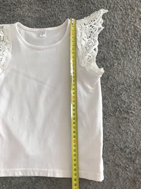 2 letné trička s čipkou v.104/110, 104