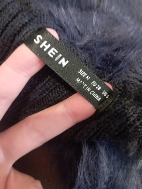 Upletove šaty s kožušinou, m