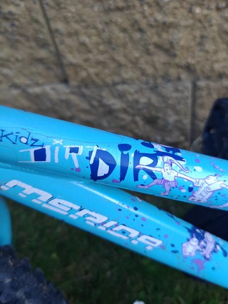Chlapcensky maly bicykel s prilbou, 12