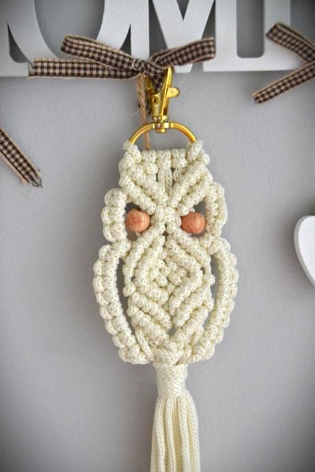 Ručne robená makramé kľúčenka sovička (boho štýl),