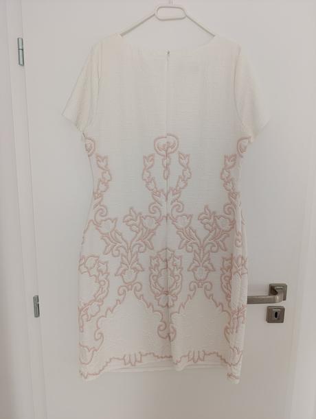 Dámske slávnostné šaty, 48