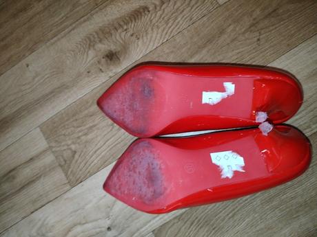 Červené lodičky, 37