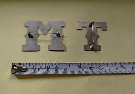 Kovové písmená - odznaky,