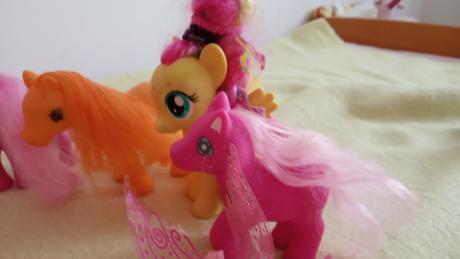 Sest ponikov s doplnkami, 