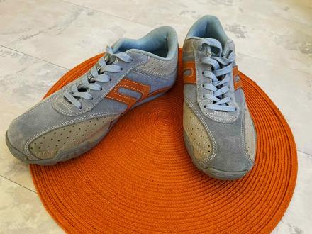 Ľahké semišové botasky, 38