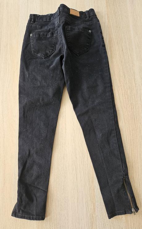 Pekné čierne rifle, 24