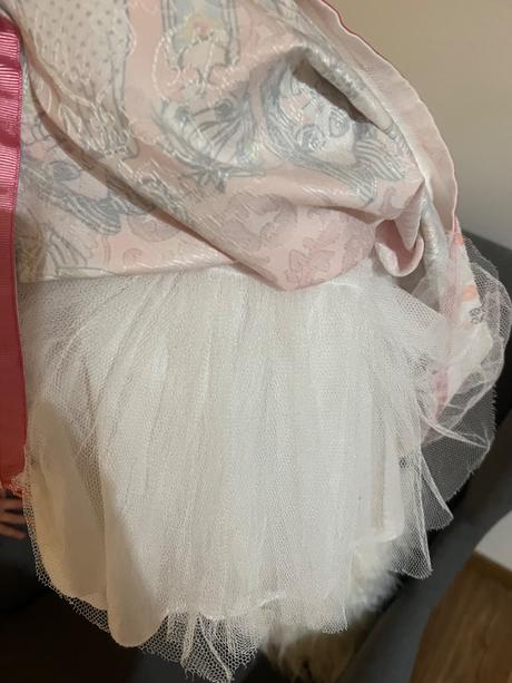 Saty slavnostne, 128